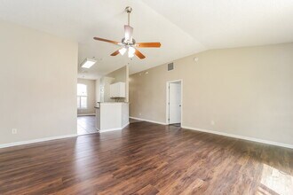 557 Fallen Timbers Dr in Orange Park, FL - Building Photo - Building Photo