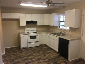 1714 Marilyn Dr in Conway, AR - Building Photo - Building Photo