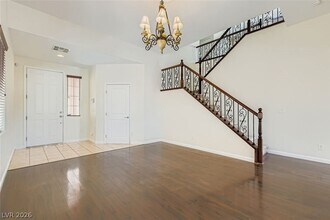 9856 Chief Sky St in Las Vegas, NV - Foto de edificio - Building Photo