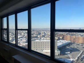 500 Central Ave in Union City, NJ - Foto de edificio - Building Photo