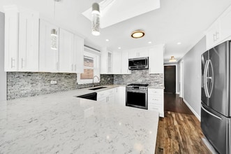 5424 S New England Ave in Chicago, IL - Foto de edificio - Building Photo