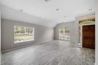 9847 Willow Crossing Dr in Houston, TX - Building Photo - Building Photo