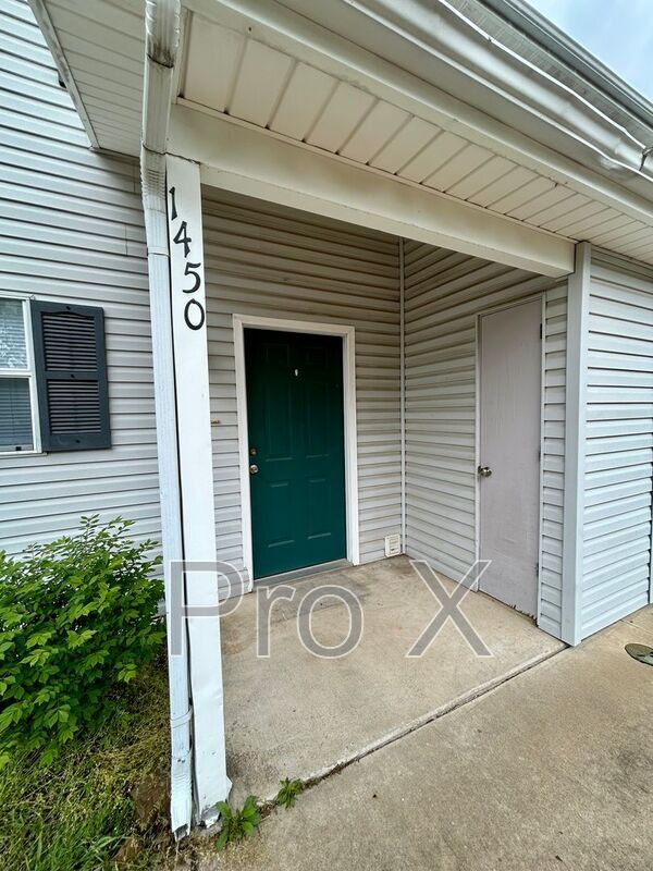 property at 1450 E Sequoyah Ct