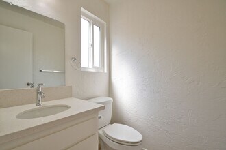 1708 Marshallfield Ln in Redondo Beach, CA - Building Photo - Building Photo