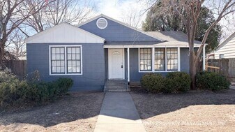 3111 31st St in Lubbock, TX - Building Photo