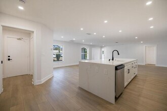 328 Monet Dr in Nokomis, FL - Building Photo - Building Photo