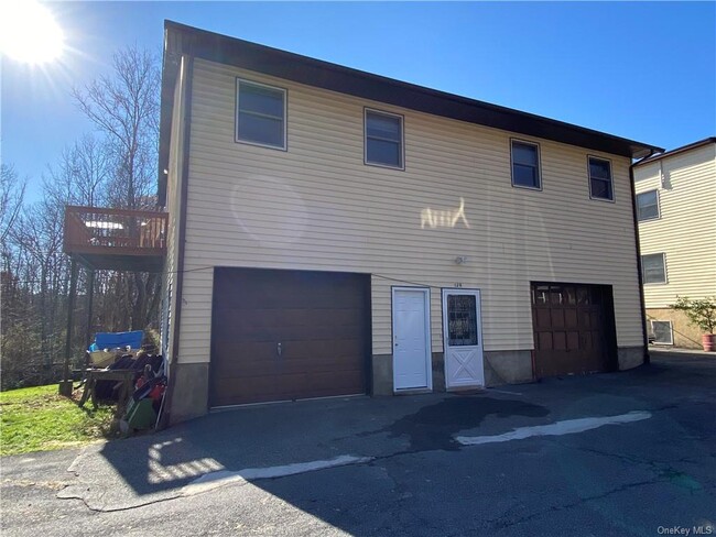 126 Mine Rd in Monroe, NY - Building Photo - Building Photo