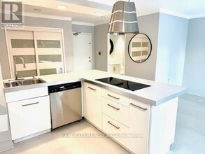 285 Enfield Pl in Mississauga, ON - Building Photo - Building Photo