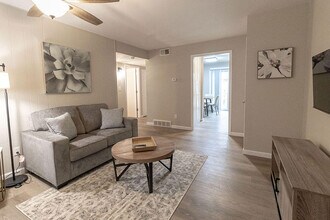 801 N Ann St in Columbia, MO - Foto de edificio - Building Photo