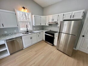 40 Watch St, Unit 1L in Oxford, MA - Building Photo - Building Photo