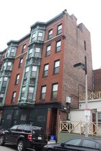 313 E St in South Boston, MA - Foto de edificio - Building Photo