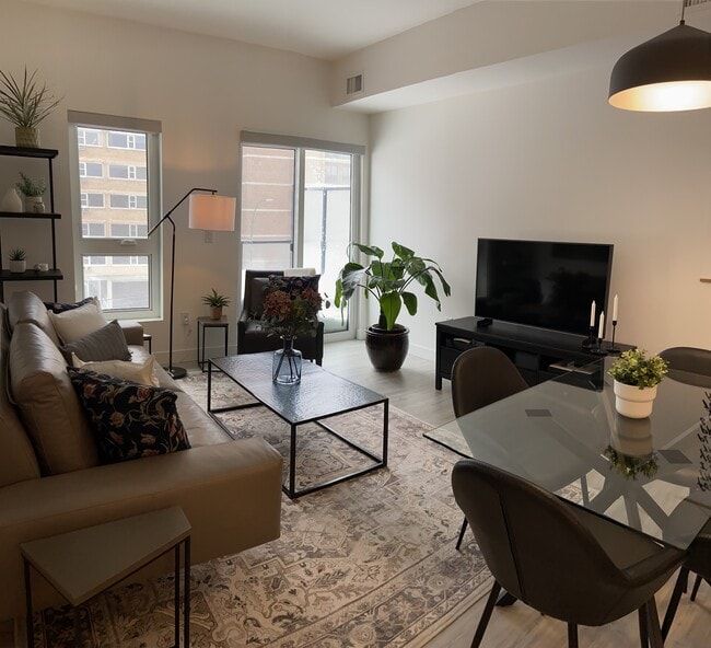 254-254 Wellington Crescent in Winnipeg, MB - Building Photo - Building Photo