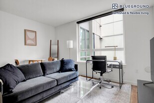 400 Boren Ave N in Seattle, WA - Building Photo