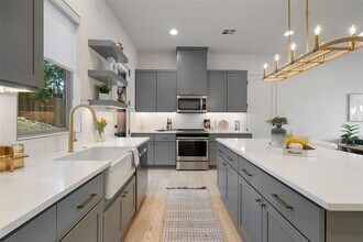 3145 Chisholm Trail in Austin, TX - Building Photo - Building Photo