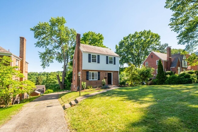 202 National Dr in Pleasant Hills, PA - Building Photo - Building Photo