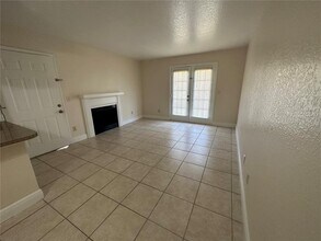 2550 N Alafaya Trail in Orlando, FL - Foto de edificio - Building Photo