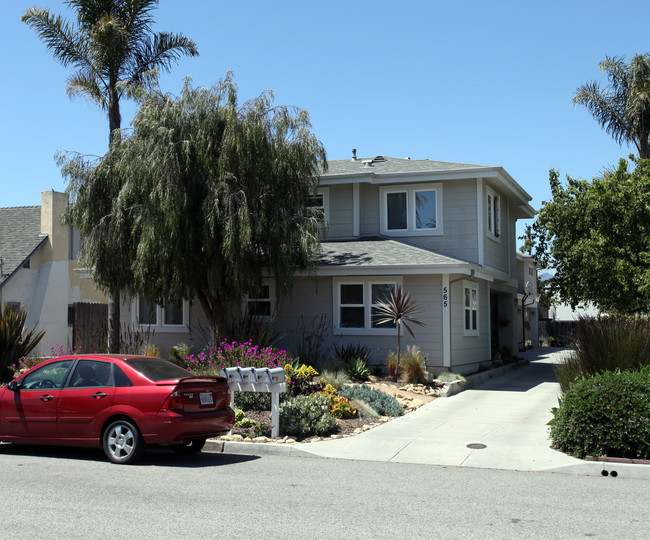 565 Walnut Ave in Carpinteria, CA - Building Photo - Building Photo