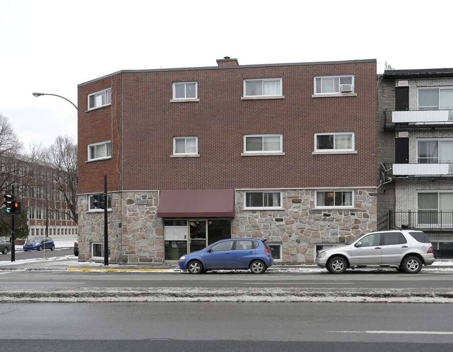 4290 Hochelaga in Montréal, QC - Building Photo