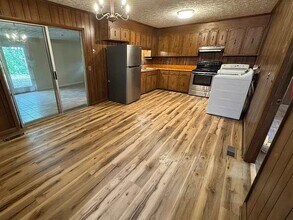 2408 Vaulx Ln in Nashville, TN - Foto de edificio - Building Photo