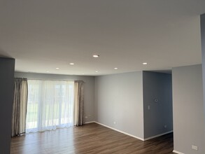 1312 Coventry Cir in Vernon Hills, IL - Building Photo - Building Photo