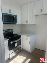 4129 W Toluca Lake Ave in Burbank, CA - Building Photo - Building Photo