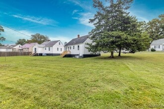 32 Pickett Ct in Blackstone, VA - Building Photo - Building Photo