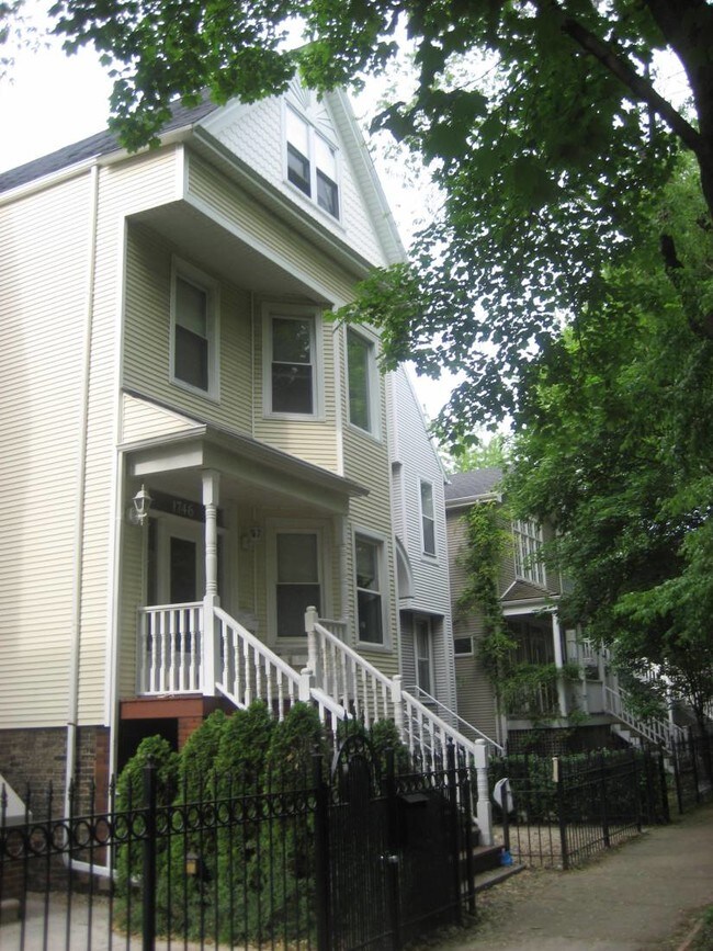 1746 W Nelson St, Unit 1746 W Nelson Apt #1