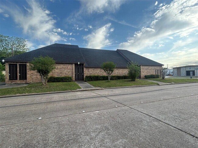 7555 Morley St in Houston, TX - Building Photo - Building Photo