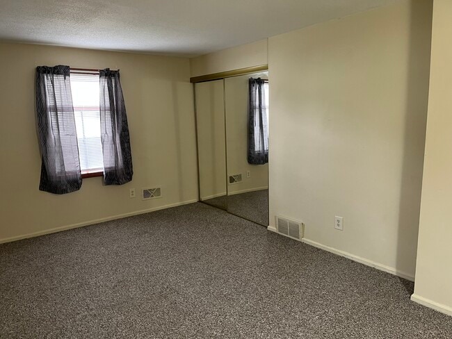 145 Chestnut St in Manchester, CT - Building Photo - Building Photo