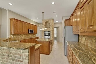 10111 Bluffview Cir in Pilot Point, TX - Building Photo - Building Photo