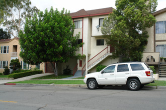 517 E Verdugo Ave in Burbank, CA - Building Photo - Building Photo