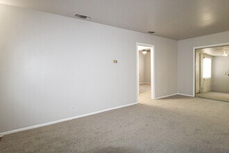 1031 Fabulous Dr in San Antonio, TX - Building Photo - Building Photo