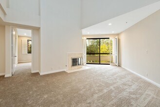 2112 Century Park Ln in Los Angeles, CA - Foto de edificio - Building Photo