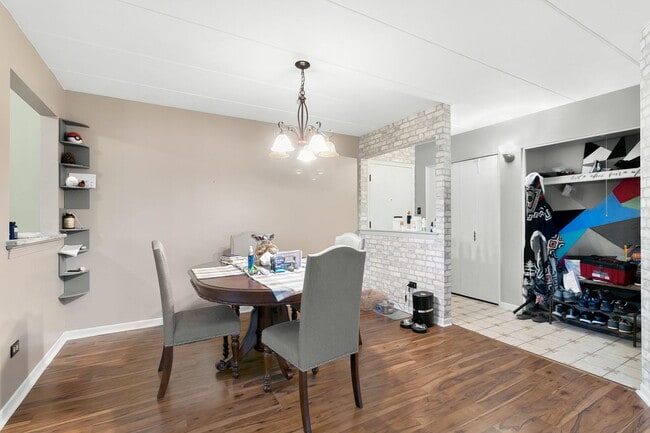 11045 Theresa Cir in Palos Hills, IL - Building Photo - Building Photo