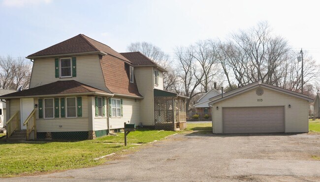 215 S 9th St in Chesterton, IN - Building Photo - Building Photo