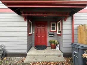 1704 N Highland St in Portland, OR - Building Photo - Building Photo