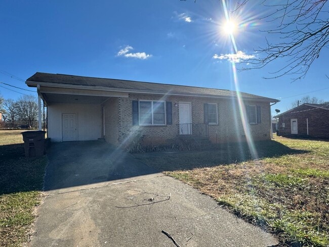 1400 Newton St in Shelby, NC - Building Photo - Building Photo