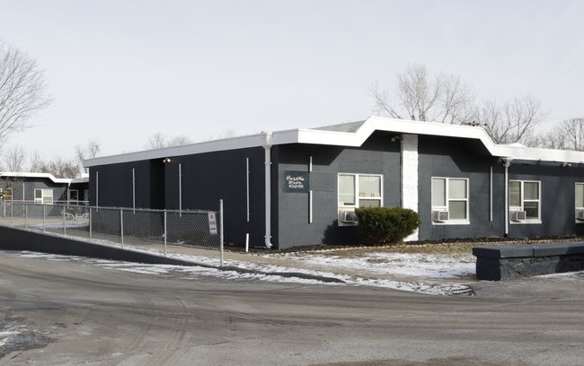 River by the Woods in Kansas City, KS - Foto de edificio - Building Photo