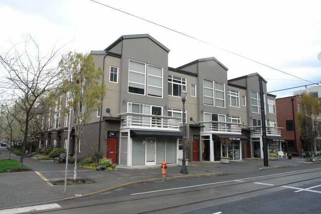 707-717 NW 11th Ave in Portland, OR - Building Photo - Building Photo