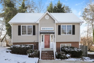 936 Heatherstone Dr in Winston-Salem, NC - Building Photo