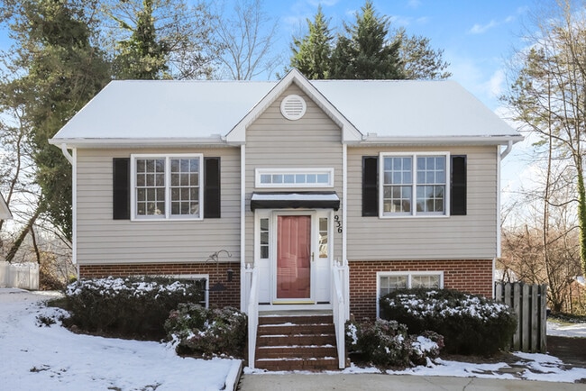 property at 936 Heatherstone Dr