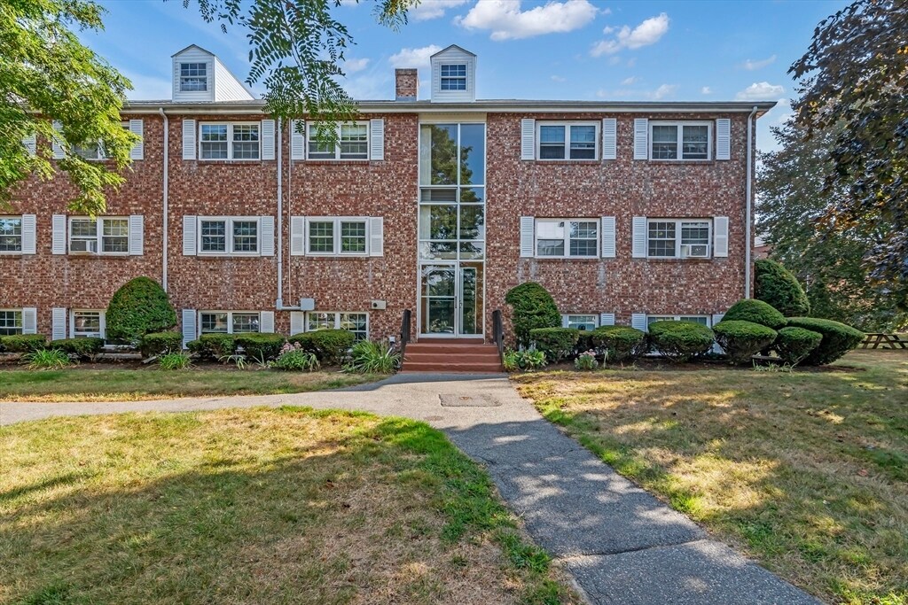 35 Fernview Ave in North Andover, MA - Building Photo