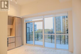 120 Broadway Ave in Toronto, ON - Building Photo - Building Photo