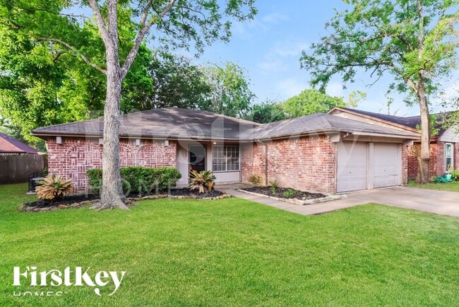 13323 Oak Ledge Dr in Houston, TX - Foto de edificio - Building Photo