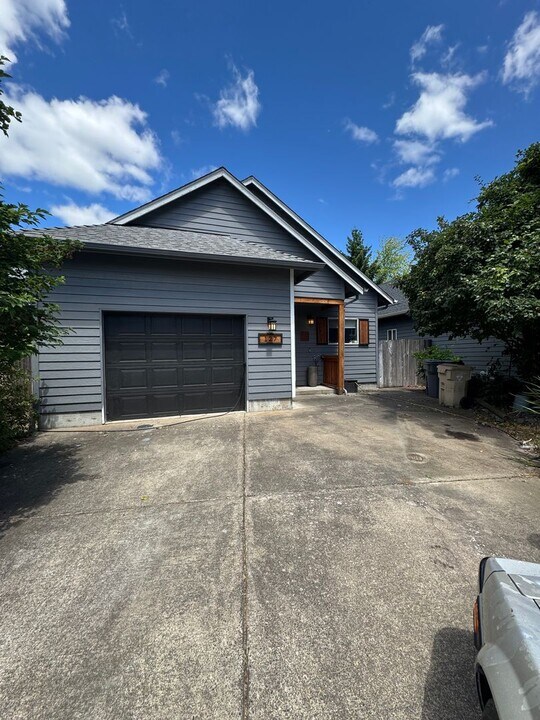 127 SE Partridge Pl in Corvallis, OR - Building Photo