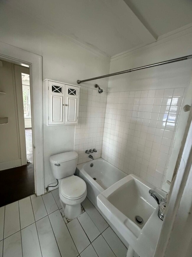 property at 1302 W Bell St