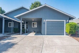563 Primrose Dr in Central Point, OR - Foto de edificio - Building Photo