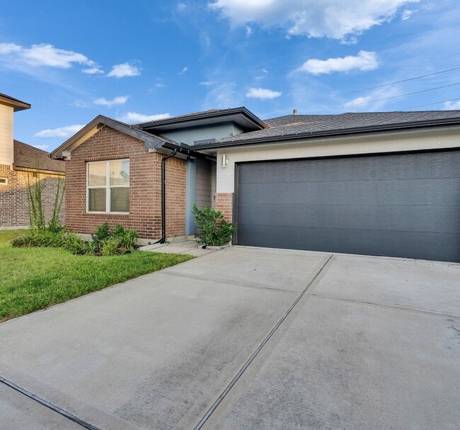 14510 Rain Tree Dr in Mont Belvieu, TX - Foto de edificio - Building Photo