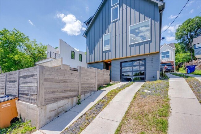1208 Luna St in Austin, TX - Building Photo - Building Photo