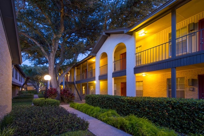 Peppertree in McAllen, TX - Foto de edificio - Building Photo